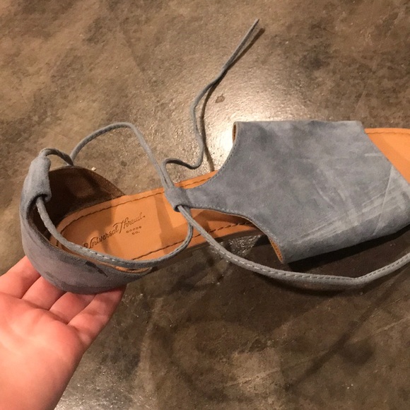 Universal Thread Blue Suede Strappy Sandals! Sz 10 - Picture 2 of 6